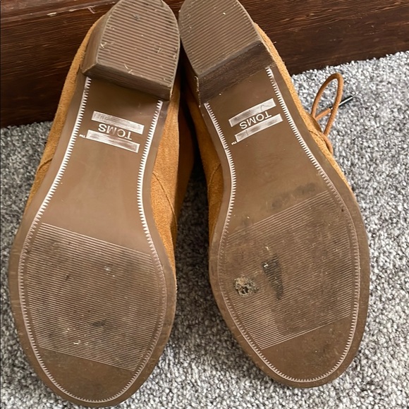 Toms Tan Lace Up Boots with Rounded Toe and Chunky Heel - Picture 5 of 9